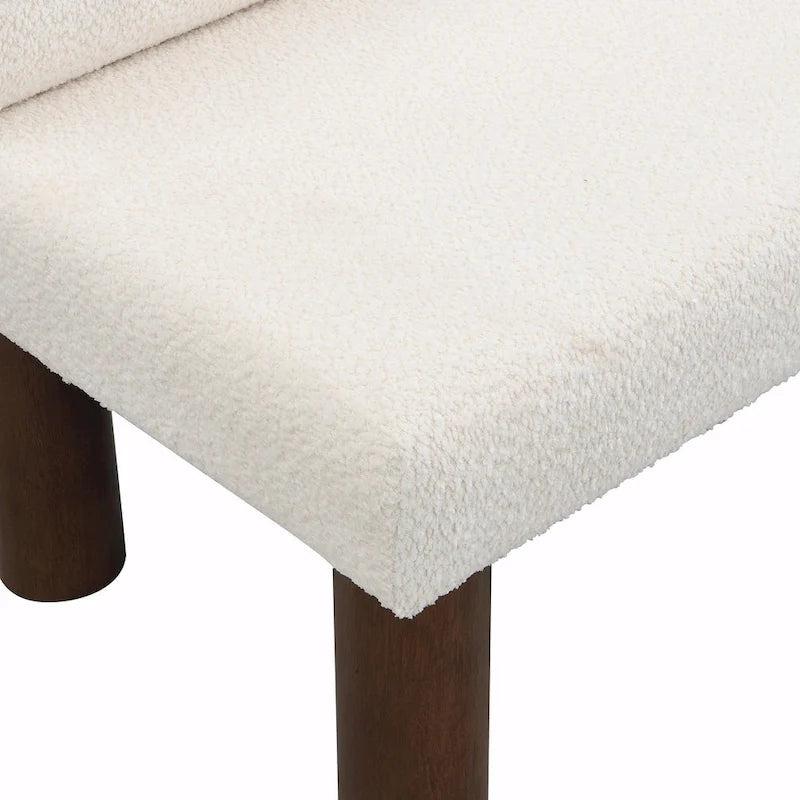 Panca da pranzo imbottita in bouclé con gambe in legno di gomma