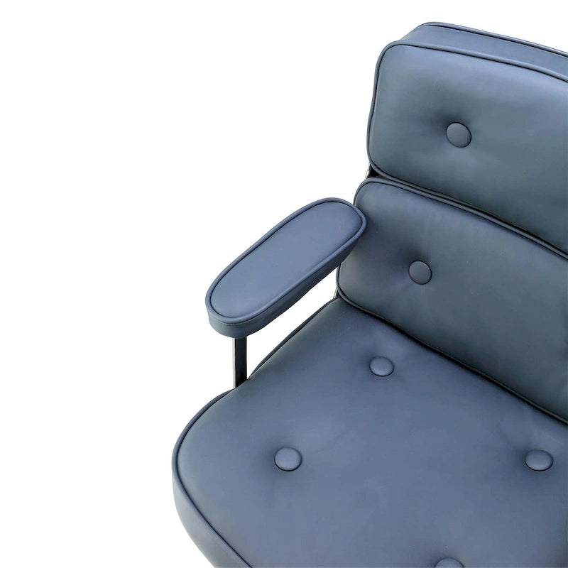 Ergonomischer Bürostuhl mit mittelhoher Rückenlehne, Lordosenstütze und Höhenverstellung