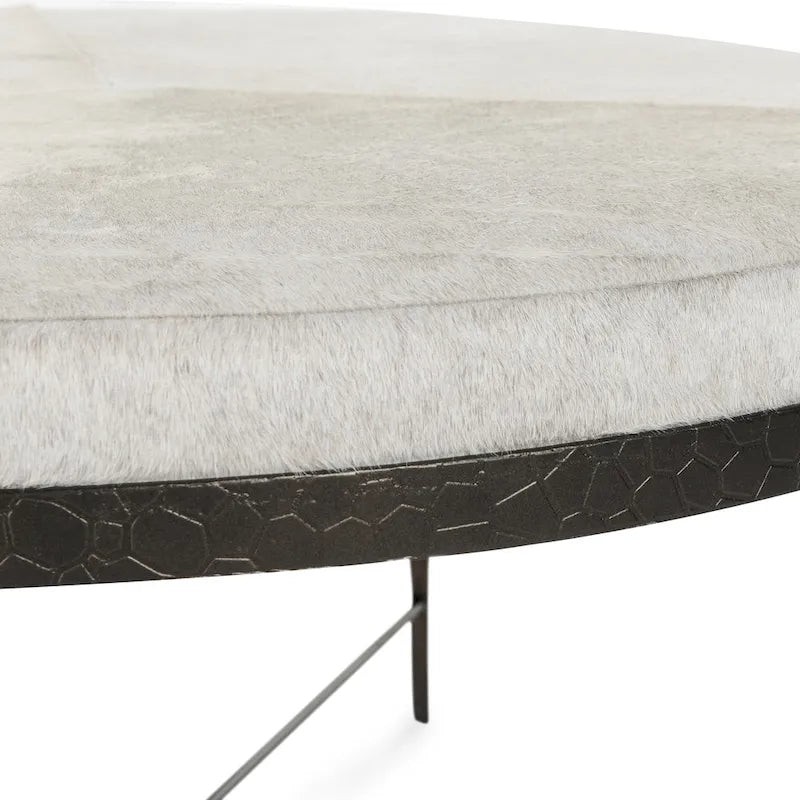 Couchtisch mit Lederbezug aus Hair-on-Hide-Leder und gehämmertem Eisengestell